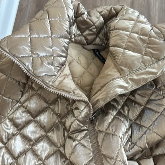 Athleta Whisper Featherless Jacket. Size M. - Picture 8 of 9